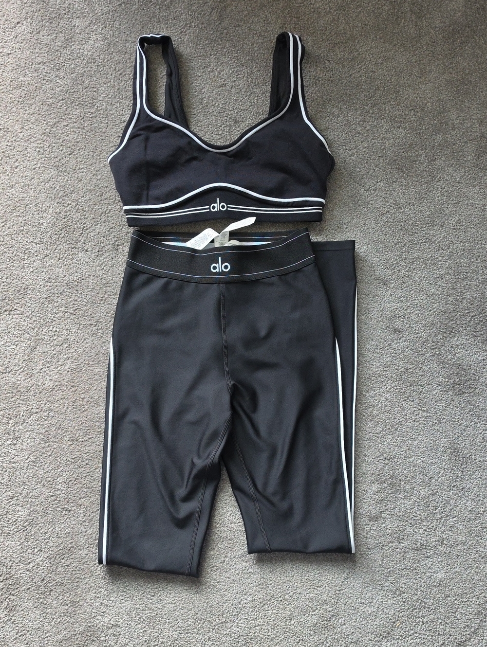 ALO Yoga Airbrush heartthrob SET - Both Pieces